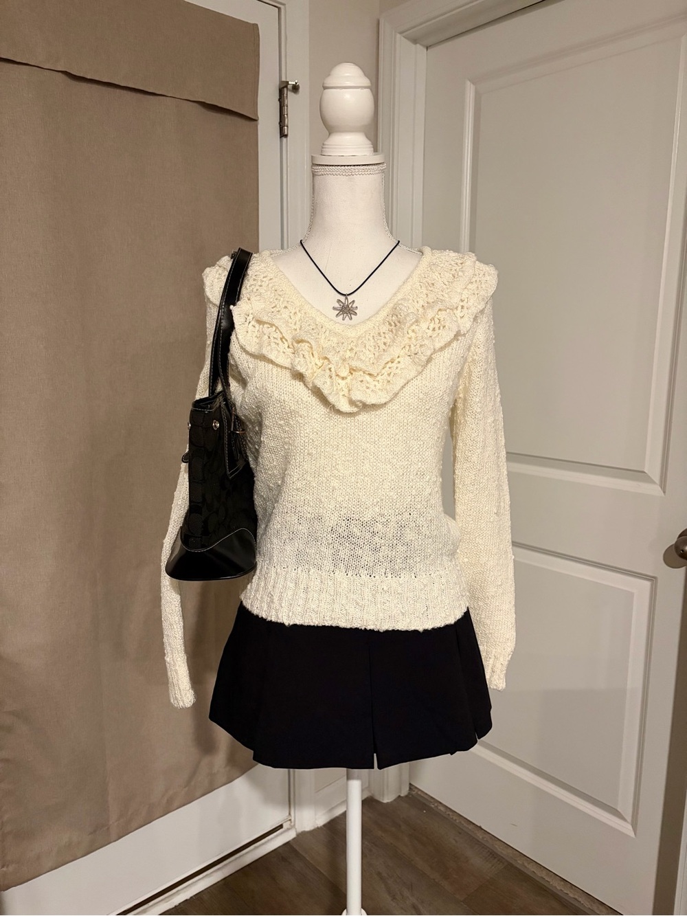 Vintage Cream Ruffle V-Neck Knit Sweater Size Small Winter Coquette Twee